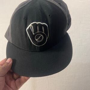 New Era 59FIFTY Milwaukee Brewers Fitted Hat Black Gray Size 7 1/8 MLB